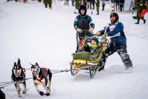 Dennis Kananowics makes the last turn off 4th Avenue at the ceremonial start in Anchorage, AK of the 2020 Iditarod.
