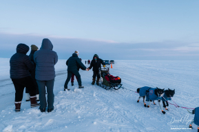 Jessie Holmes High Fives En Route to Nome